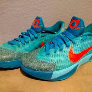 KD lows basketball shoes.